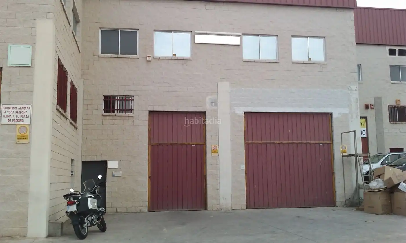 Nave industrial en venta en Carrer de Mata 21, imagen 2