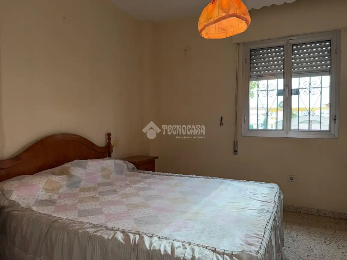 Habitación de Casa adosada en venta en Sevilla con Aire acondicionado y Alarma