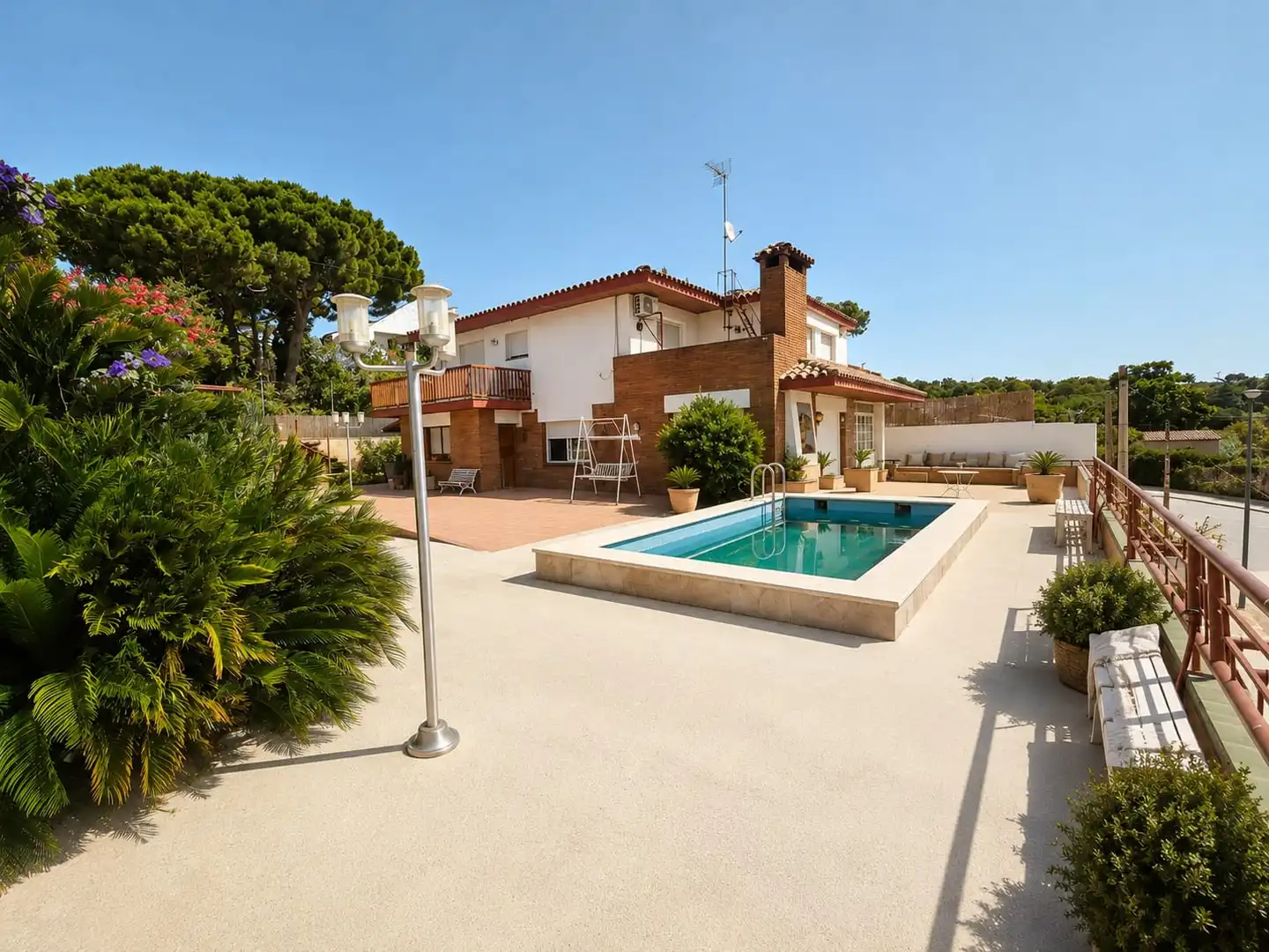 Piscina de Casa o chalet en venta en Badalona con Aire acondicionado, Calefacción y Jardín privado