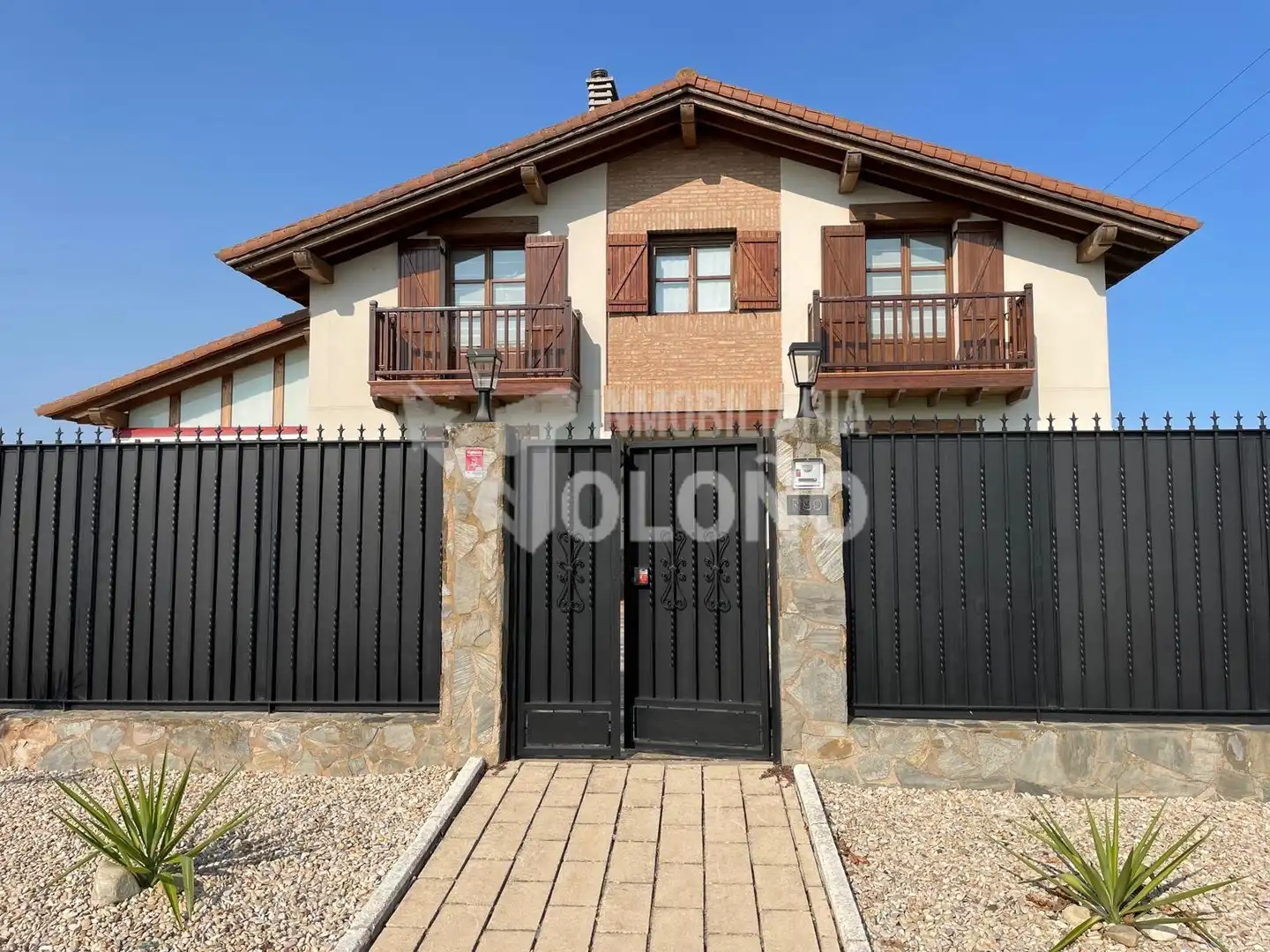 Vista exterior de Casa o chalet en venta en Cuzcurrita de Río Tirón con Calefacción, Jardín privado y Parquet