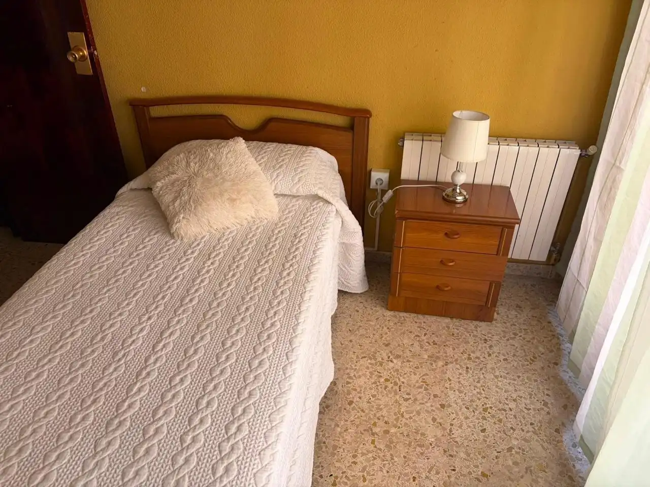 Schlafzimmer von Wohnung zur Miete in Granada mit Möbliert