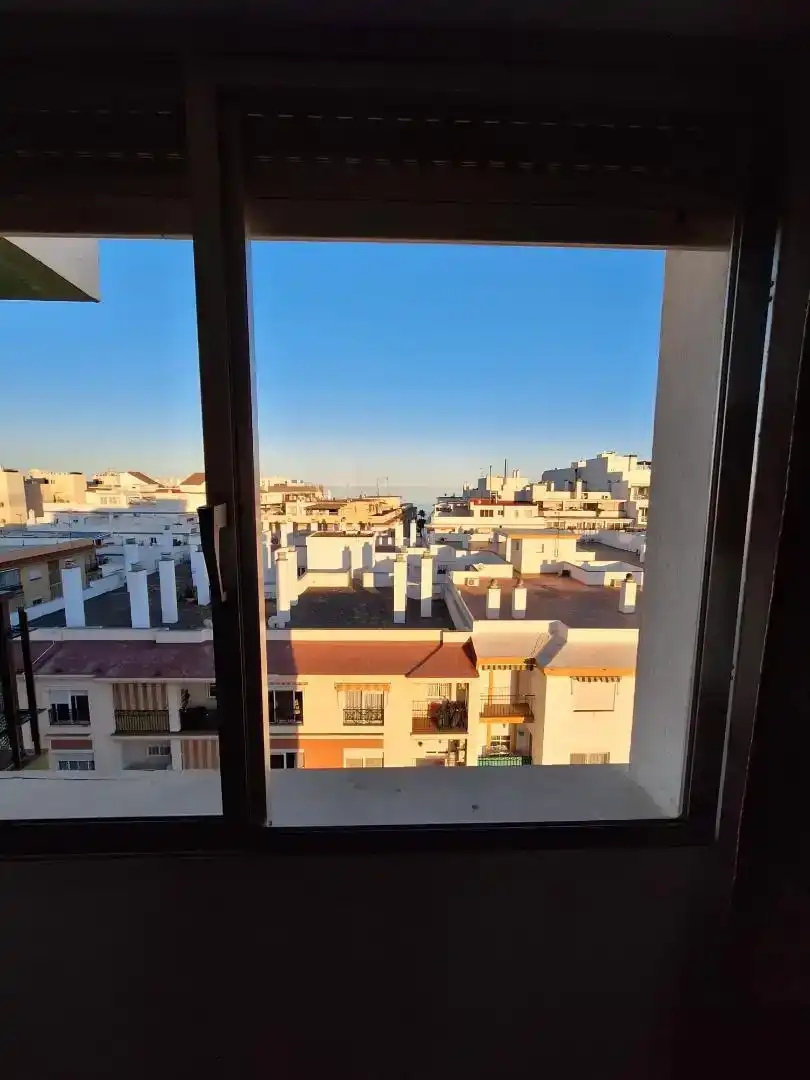 Vista exterior de Apartament per a compartir en Estepona amb Moblat, Forn i Rentadora
