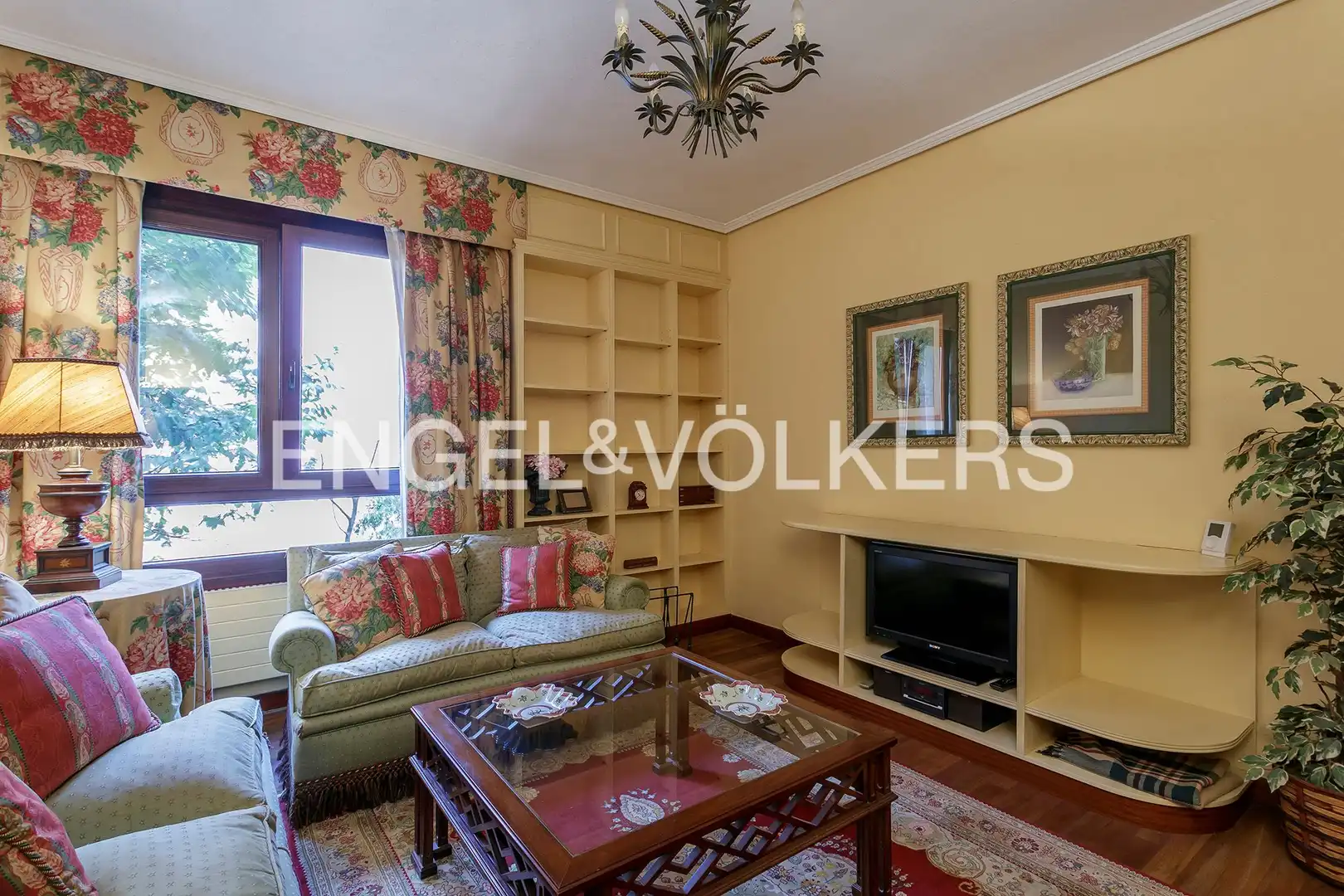 Sala d'estar de Pis de lloguer en Getxo  amb Calefacció, Jardí privat i Parquet