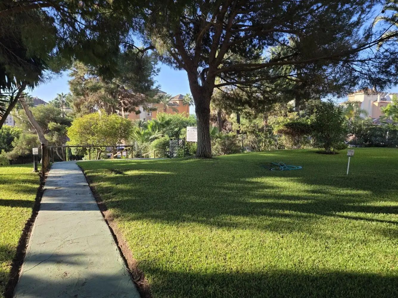 Jardí de Estudi en venda en Marbella amb Terrassa, Moblat i Piscina comunitària
