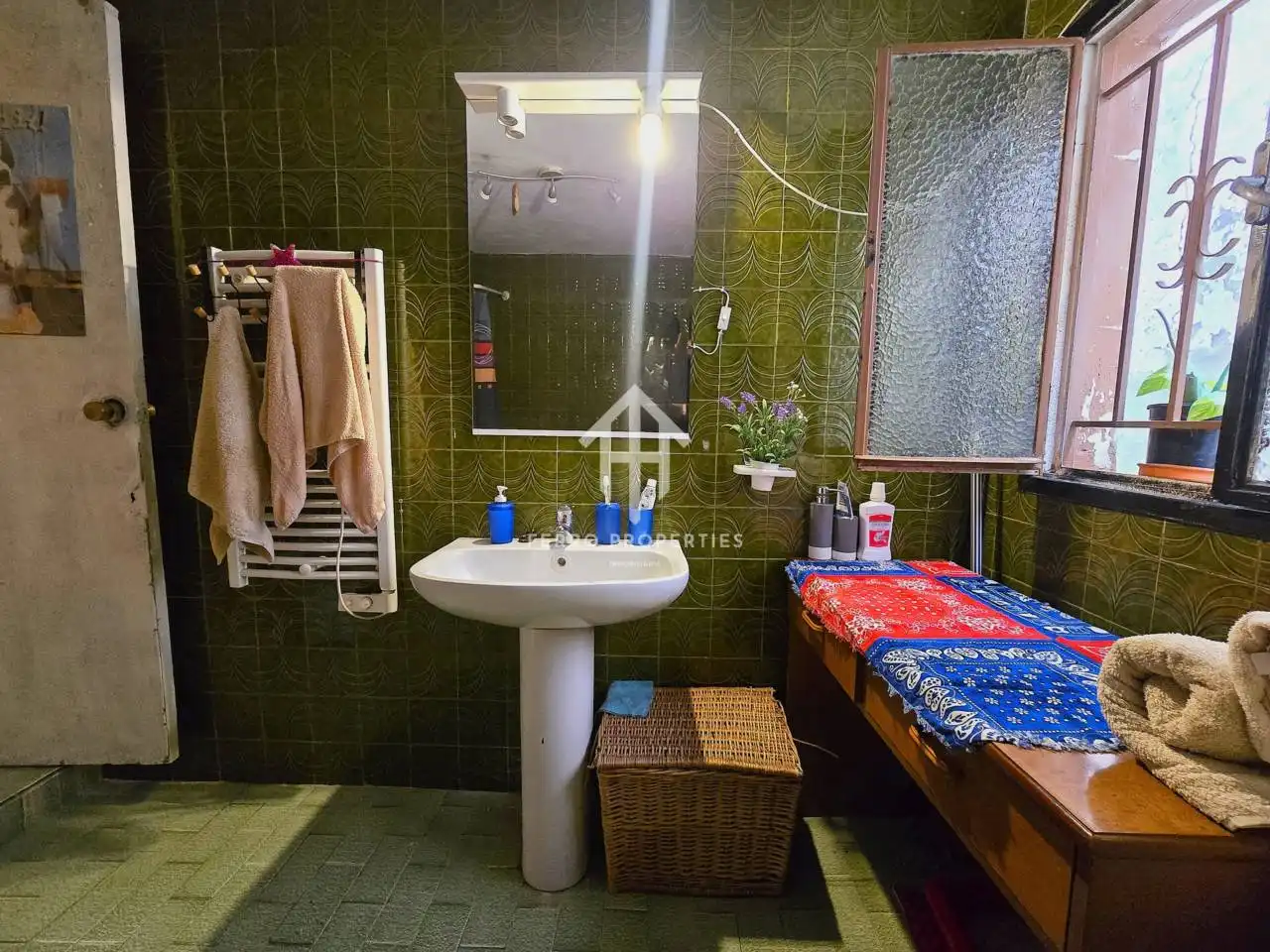 Bany de Casa o xalet en venda en Loja amb Terrassa i Moblat