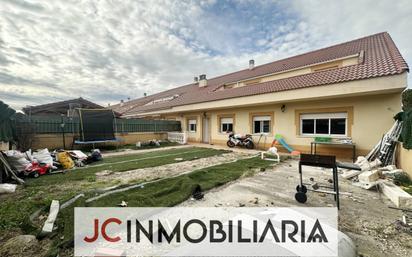 Vista exterior de Casa adosada en venda en Mojados amb Calefacció, Jardí privat i Terrassa