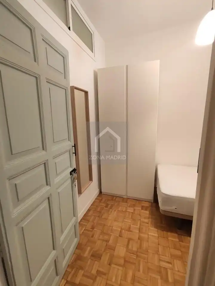 Habitación de Piso en venta en Madrid con Trastero