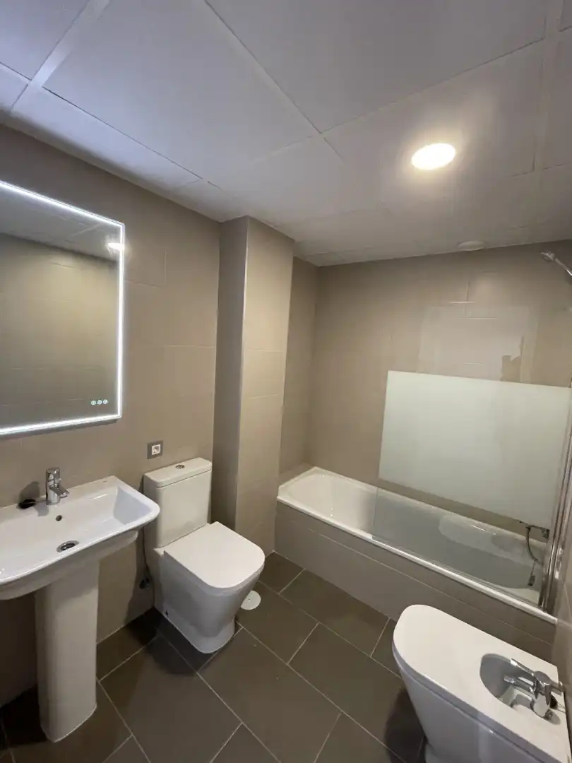 Baño de Piso de alquiler en Badajoz con Aire acondicionado, Calefacción y Amueblado