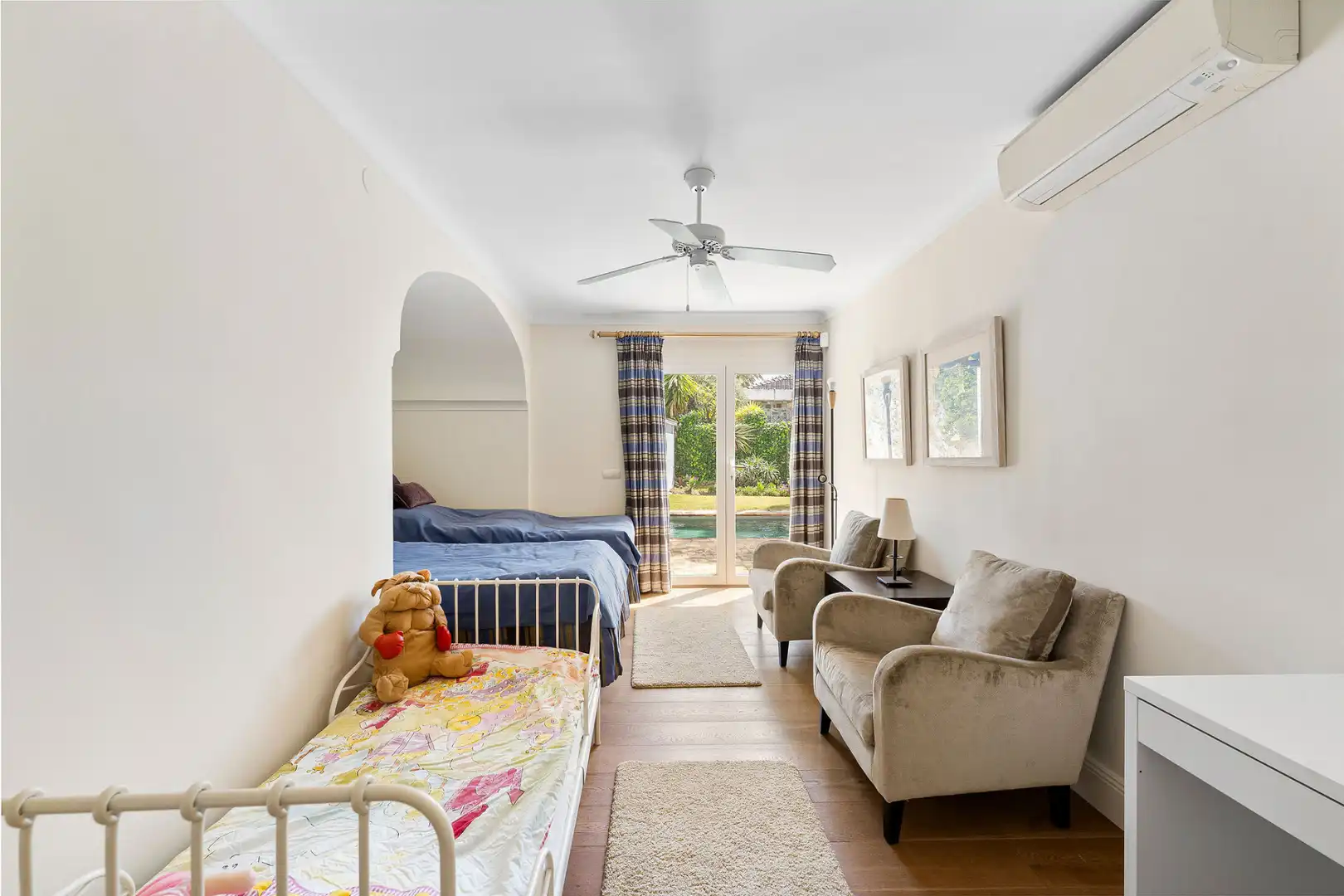 Dormitori de Casa o xalet en venda en Marbella amb Aire condicionat, Jardí privat i Terrassa
