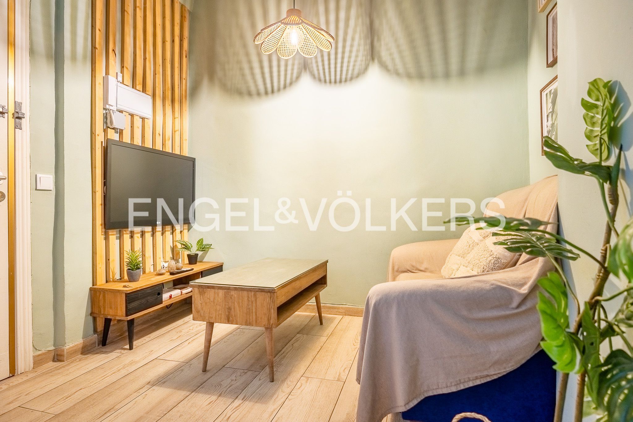 Living room of Apartment for sale in  Sevilla Capital  with Air Conditioner, Heating and Storage room