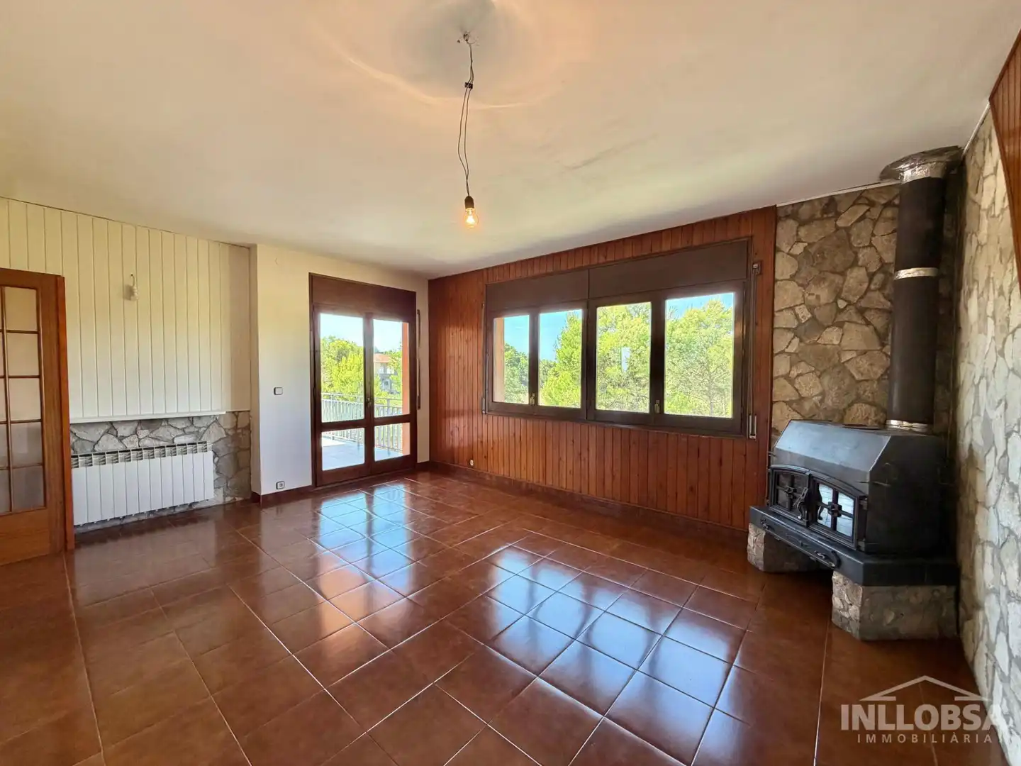 Sala d'estar de Finca rústica en venda en Castellfollit del Boix amb Calefacció, Jardí privat i Terrassa