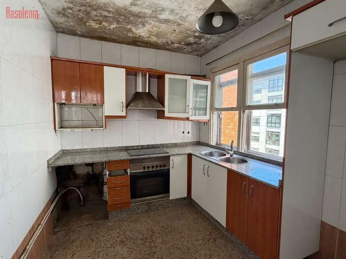 Cocina de Piso en venta en Lugo con Calefacción