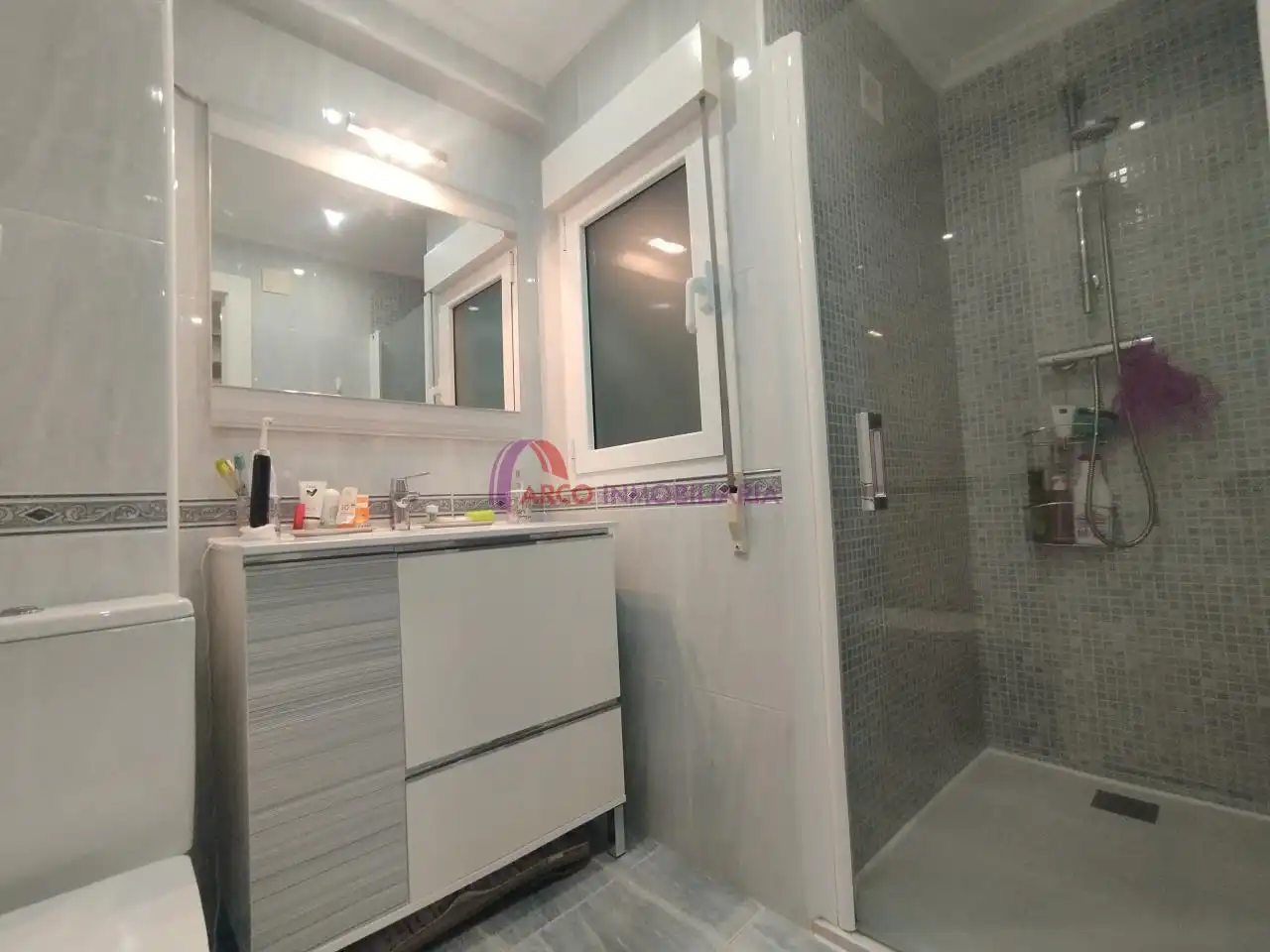 Baño de Piso en venta en Burgos con Calefacción y Amueblado