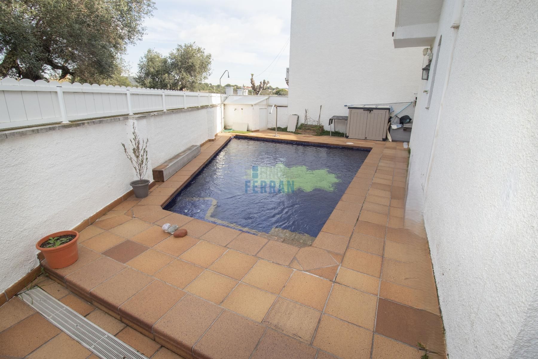 Swimming pool of Single-family semi-detached for sale in El Vendrell  with Air Conditioner, Terrace and Storage room