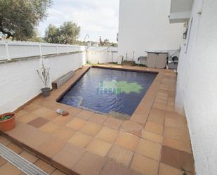 Piscina de Casa adosada en venda en El Vendrell amb Aire condicionat, Terrassa i Traster