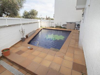 Swimming pool of Single-family semi-detached for sale in El Vendrell  with Air Conditioner, Terrace and Storage room