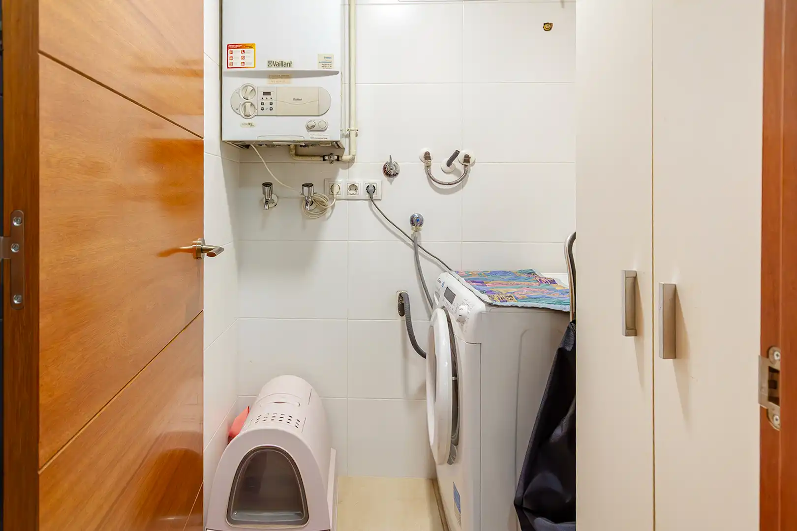 Bathroom of Flat for sale in Martorell  with Air Conditioner, Heating and Oven