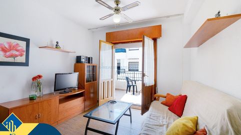 Apartamento con piscina comunitaria, en la provincia de Alicante, en la ciudad de Torrevieja. 2 habitaciones | 59 m² | 250 metros