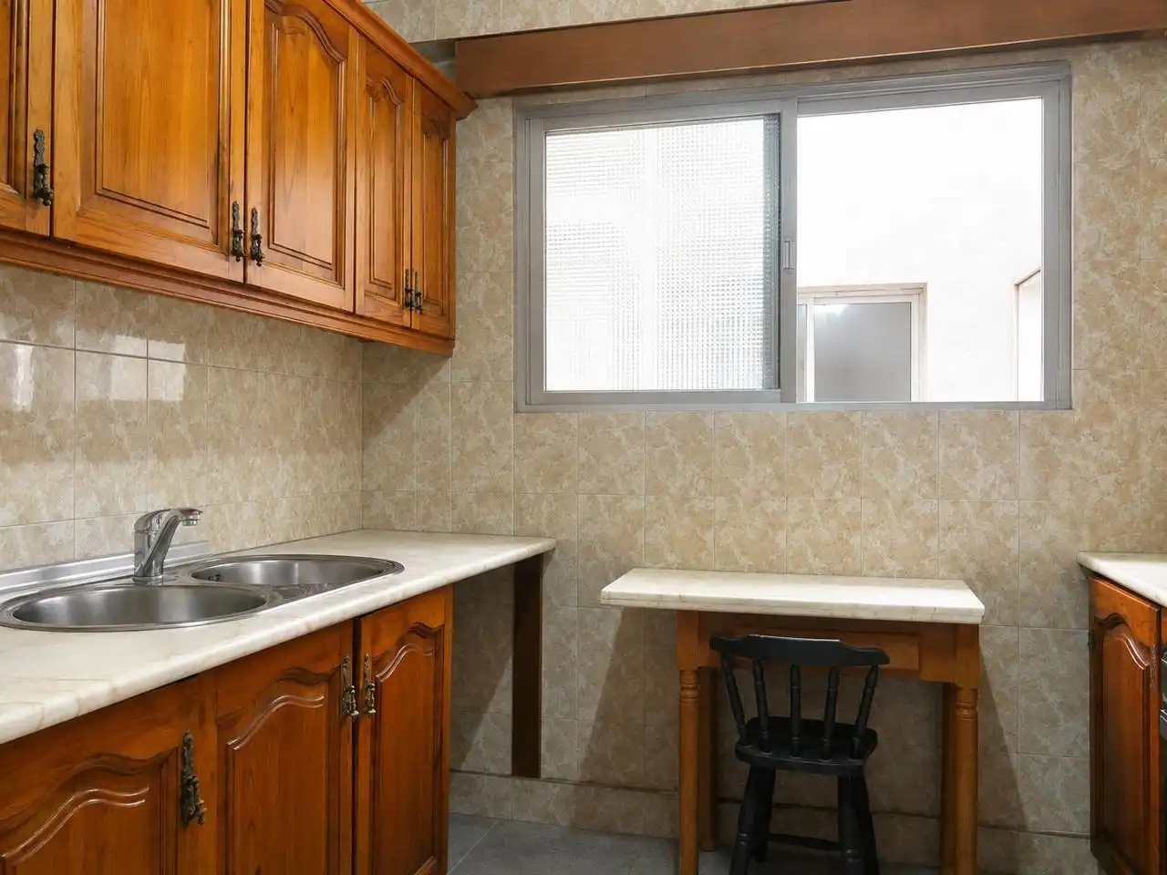 Cocina de Planta baja en venta en San Juan de Aznalfarache con Trastero y Amueblado