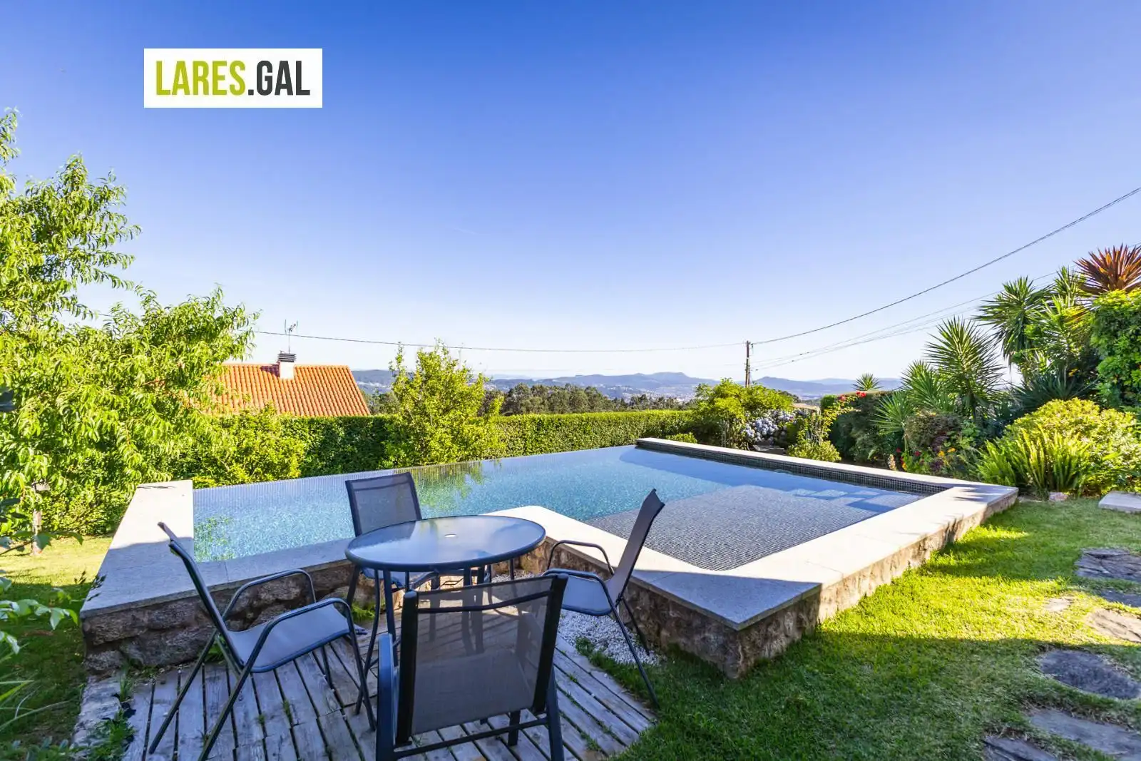 Piscina de Casa o xalet en venda en Moaña amb Calefacció, Piscina i Moblat