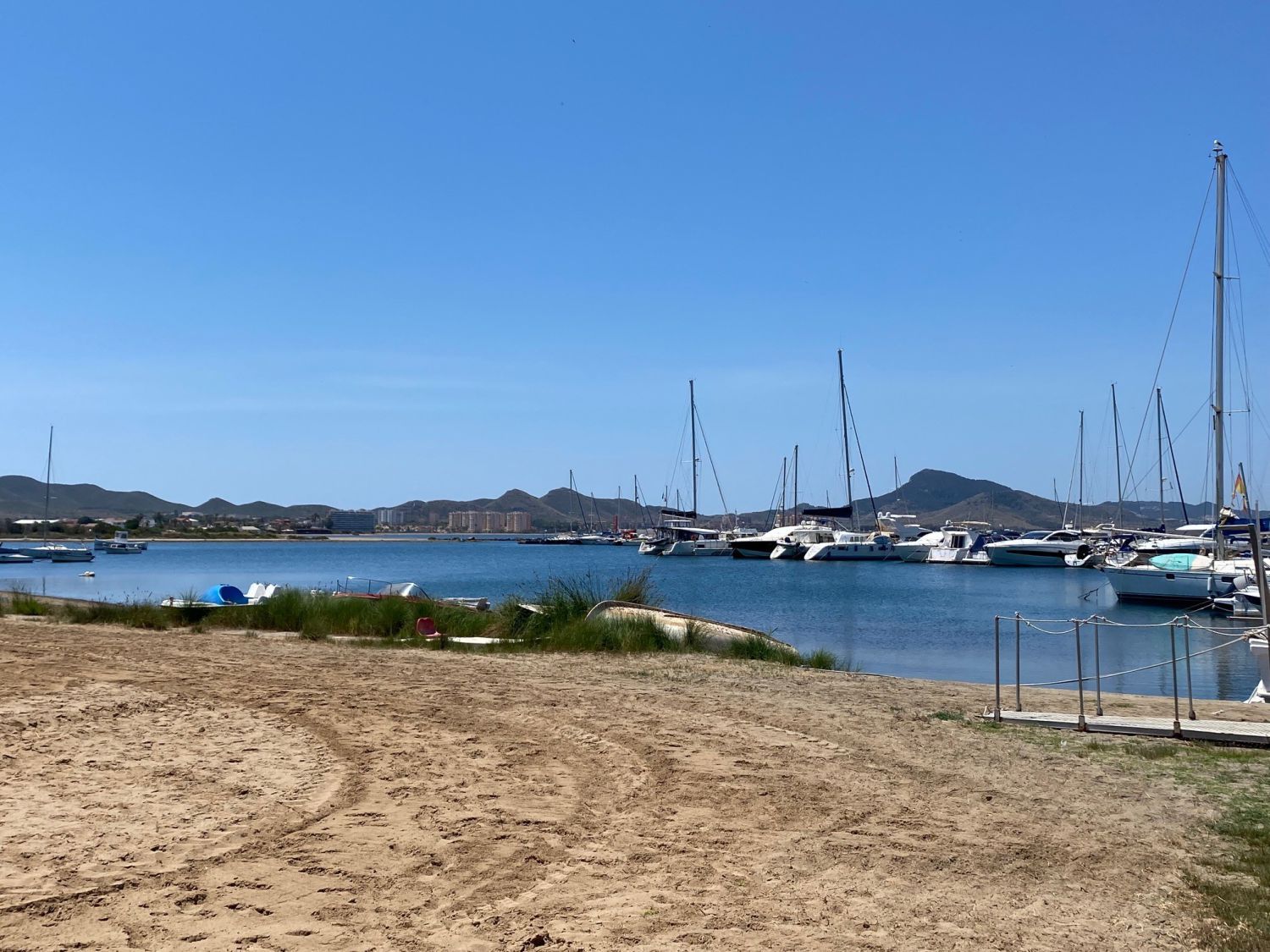Vista exterior de Pis en venda en La Manga del Mar Menor amb Terrassa