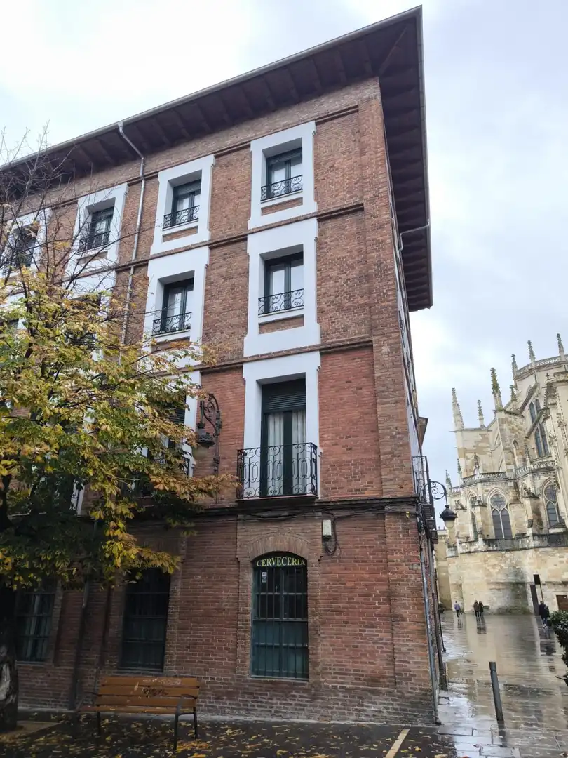 Vista exterior de Local en venta en León Capital 