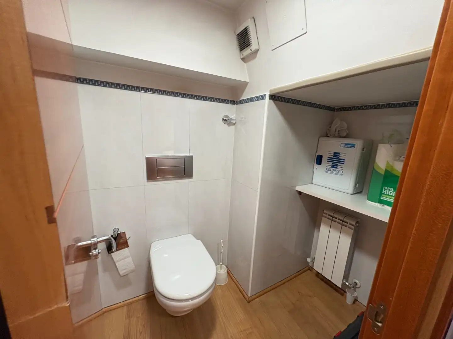 Baño de Local de alquiler en Valladolid con Aire acondicionado, Calefacción y Amueblado