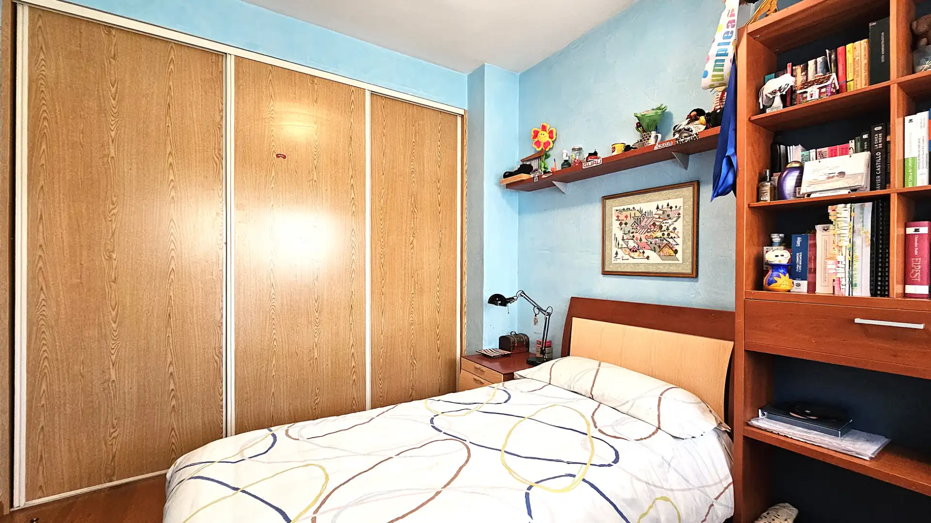 Habitación de Casa adosada en venta en Zaragoza con Aire acondicionado, Calefacción y Jardín privado
