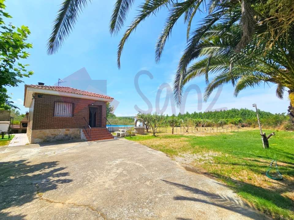 Vista exterior de Casa o xalet en venda en Agoncillo amb Calefacció, Jardí privat i Terrassa