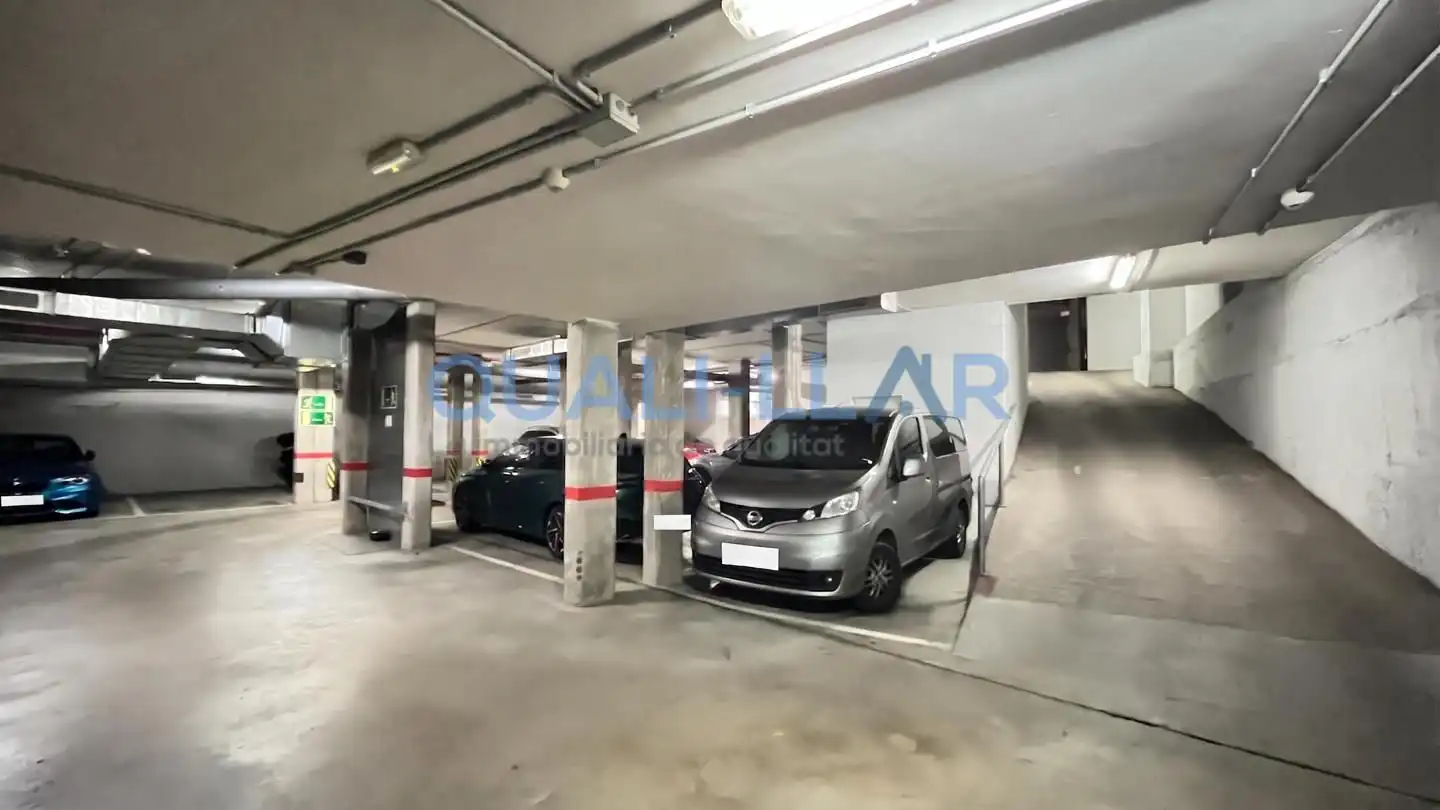 Aparcament de Pis en venda en Sant Feliu de Llobregat amb Aire condicionat, Parquet i Traster
