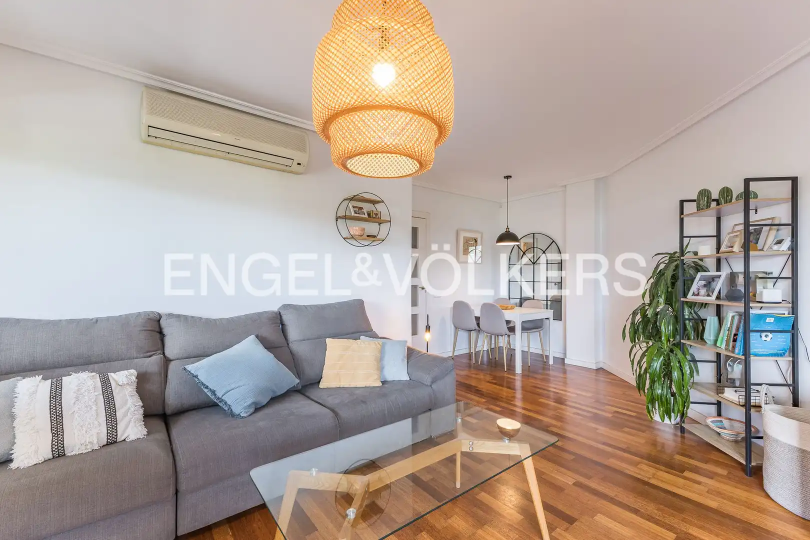Living room of Flat for sale in Sant Joan Despí  with Air Conditioner, Heating and Parquet flooring