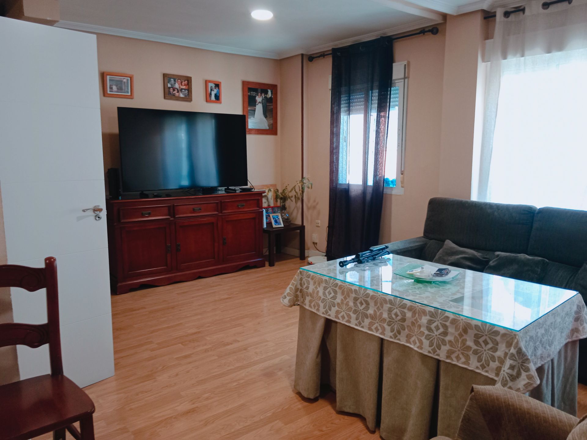 Sala d'estar de Casa o xalet en venda en Plasencia amb Moblat