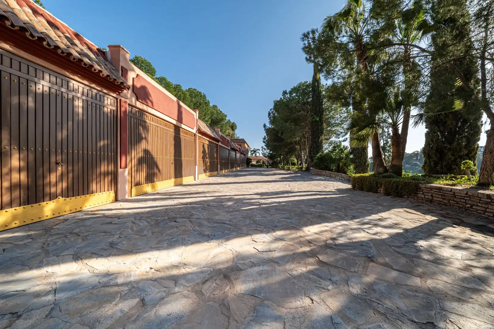 Außenansicht von Country house zum Verkauf in Benahavís mit Terrasse