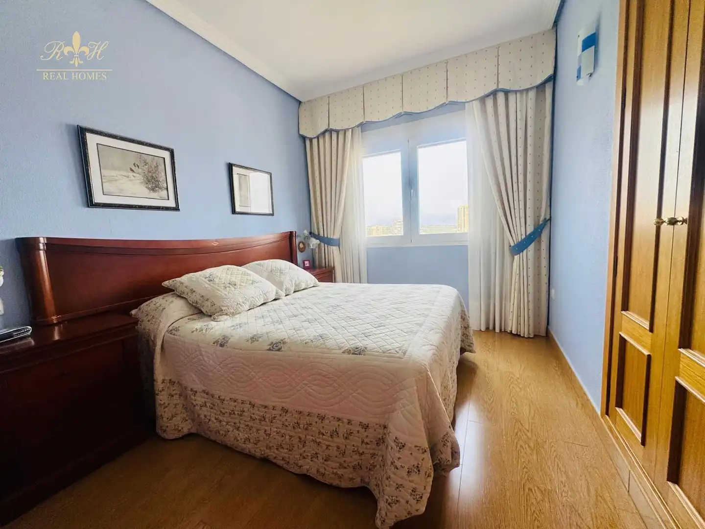 Habitación de Piso en venta en Benidorm con Aire acondicionado, Terraza y Piscina