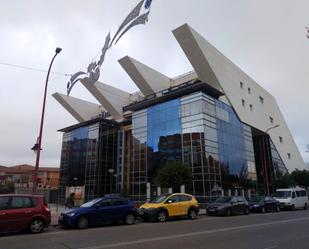 Vista exterior de Àtic en venda en Parla amb Aire condicionat, Jardí privat i Terrassa