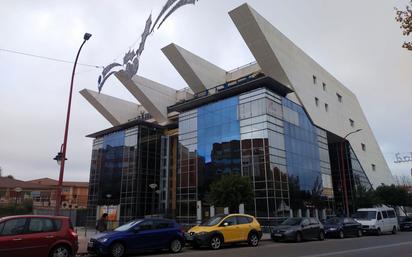 Vista exterior de Àtic en venda en Parla amb Aire condicionat i Terrassa