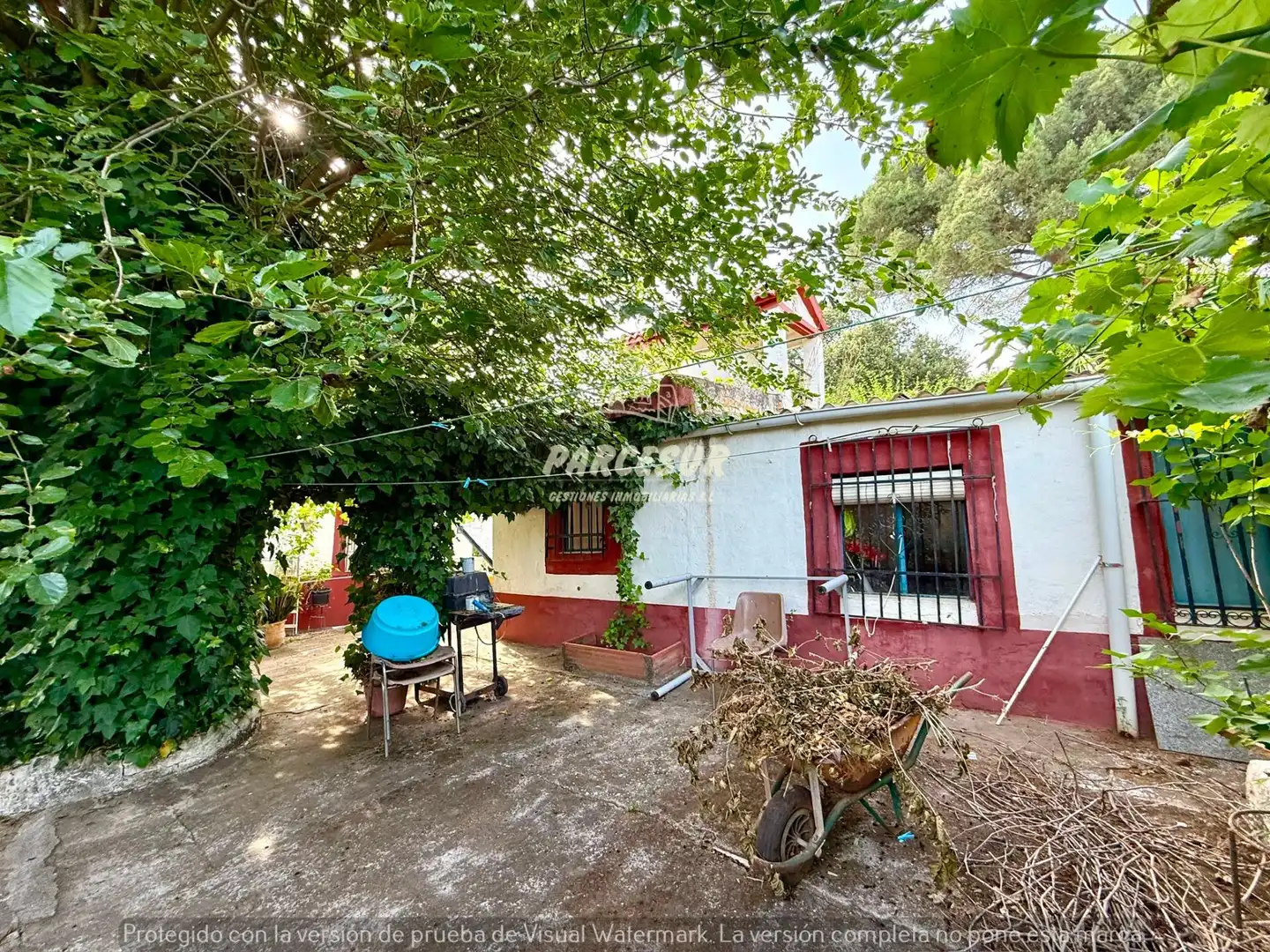Vista exterior de Casa o xalet en venda en Córdoba amb Traster i Piscina