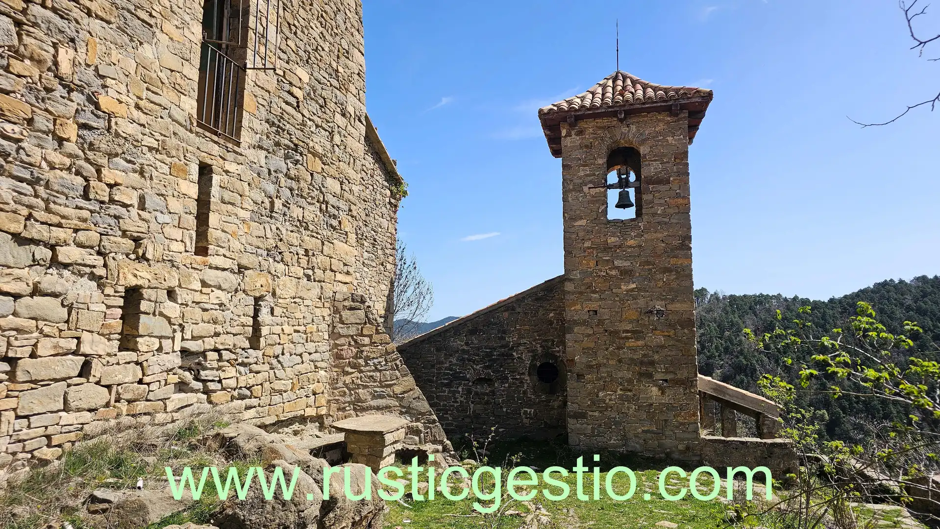 Vista exterior de Finca rústica en venda en Les Llosses amb Jardí privat, Terrassa i Balcó