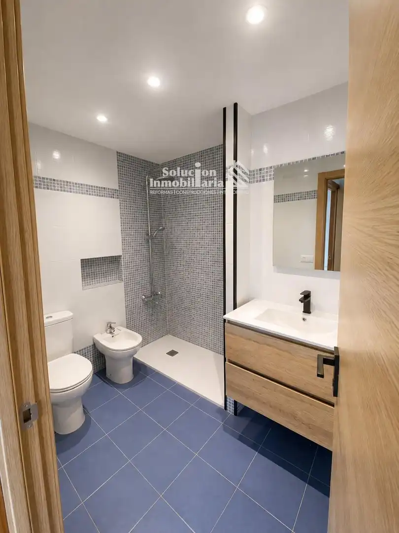 Baño de Ático de alquiler en Salamanca con Calefacción, Terraza y Amueblado