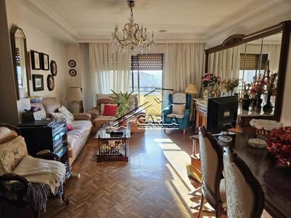 Living room of Flat for sale in Salamanca Capital  with Balcony