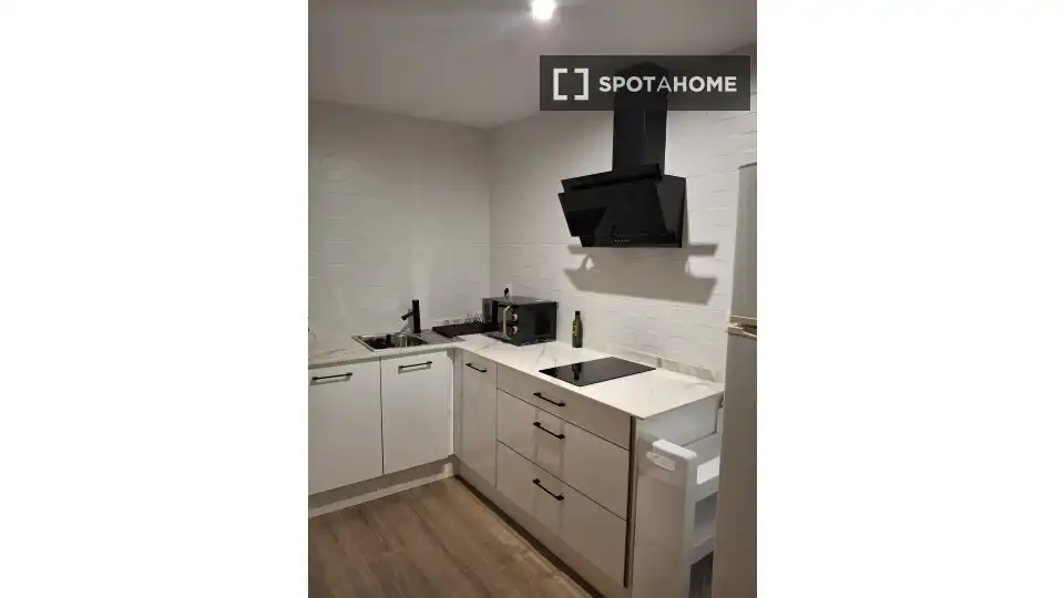 Cuina de Apartament per a compartir en Llíria amb Aire condicionat, Terrassa i Moblat