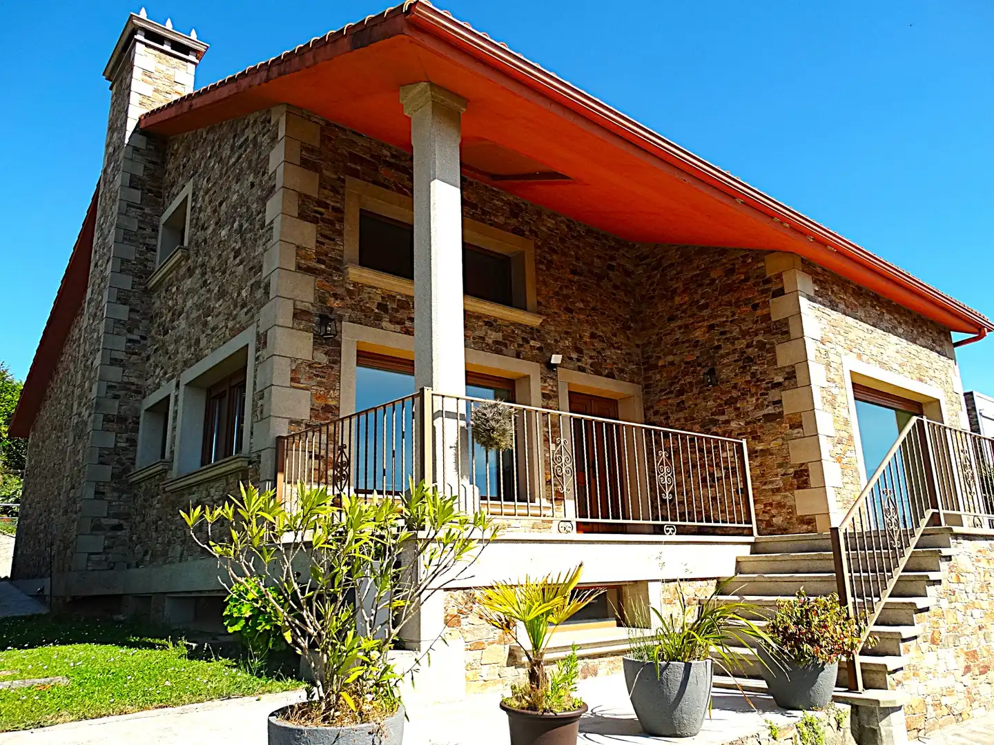 Vista exterior de Casa o xalet en venda en Miño amb Calefacció, Parquet i Terrassa