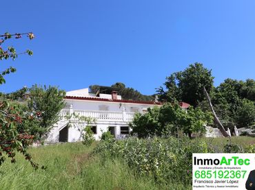 Casa amb piscina en venda a Calle Veredas del Calvario 12