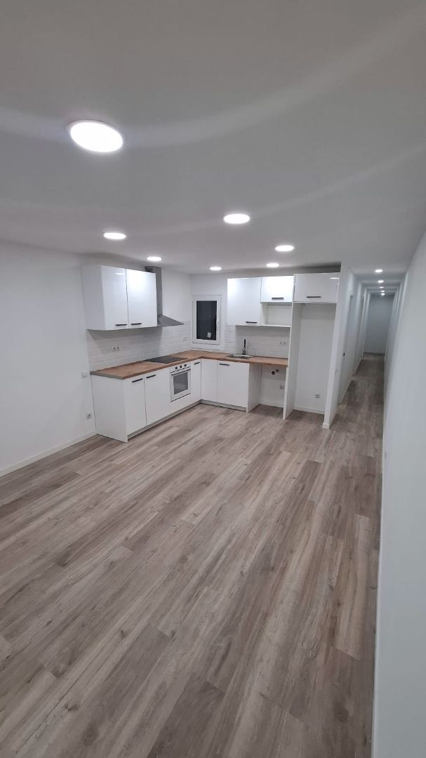 Cuina de Pis en venda en Santa Coloma de Gramenet amb Parquet i Terrassa