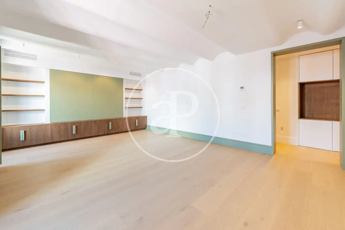 Flat for sale in Madrid  with Air Conditioner, Heating and Balcony