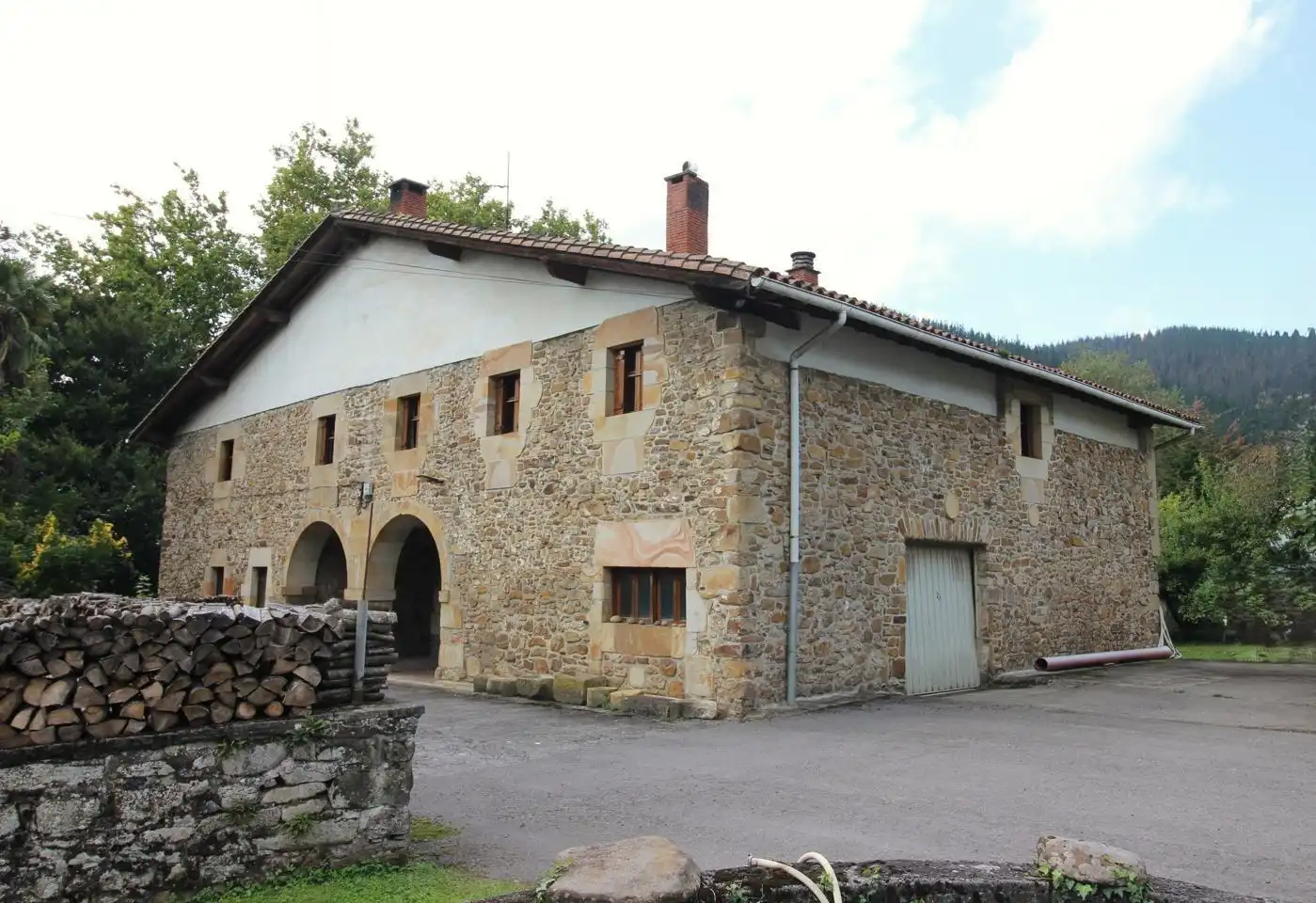 Vista exterior de Finca rústica en venta en Oñati con Calefacción, Jardín privado y Terraza