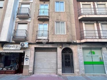 Pis amb balcó en venda a C. Gral. Fresneda