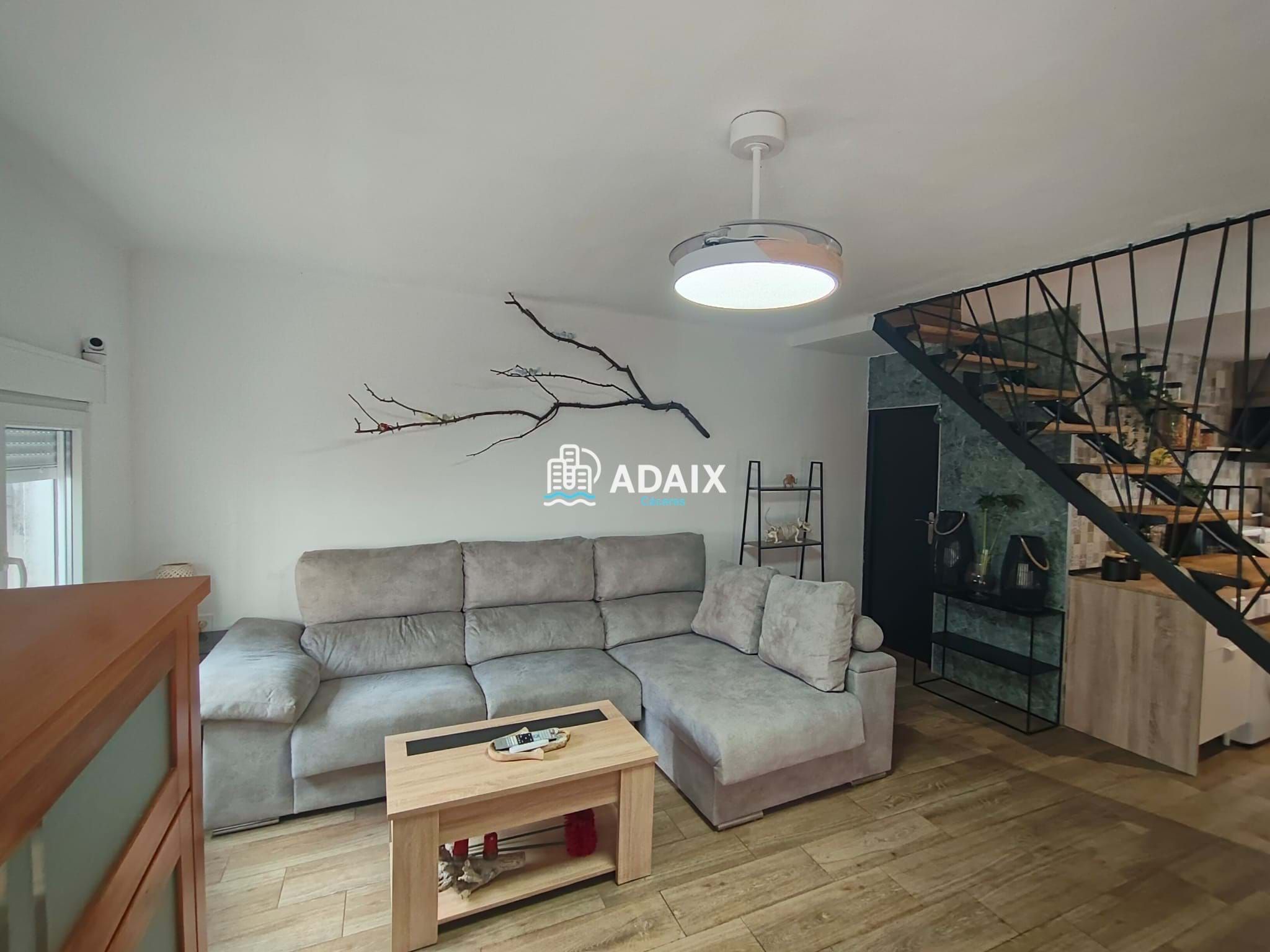 Sala de estar de Casa adosada en venta en Cáceres Capital