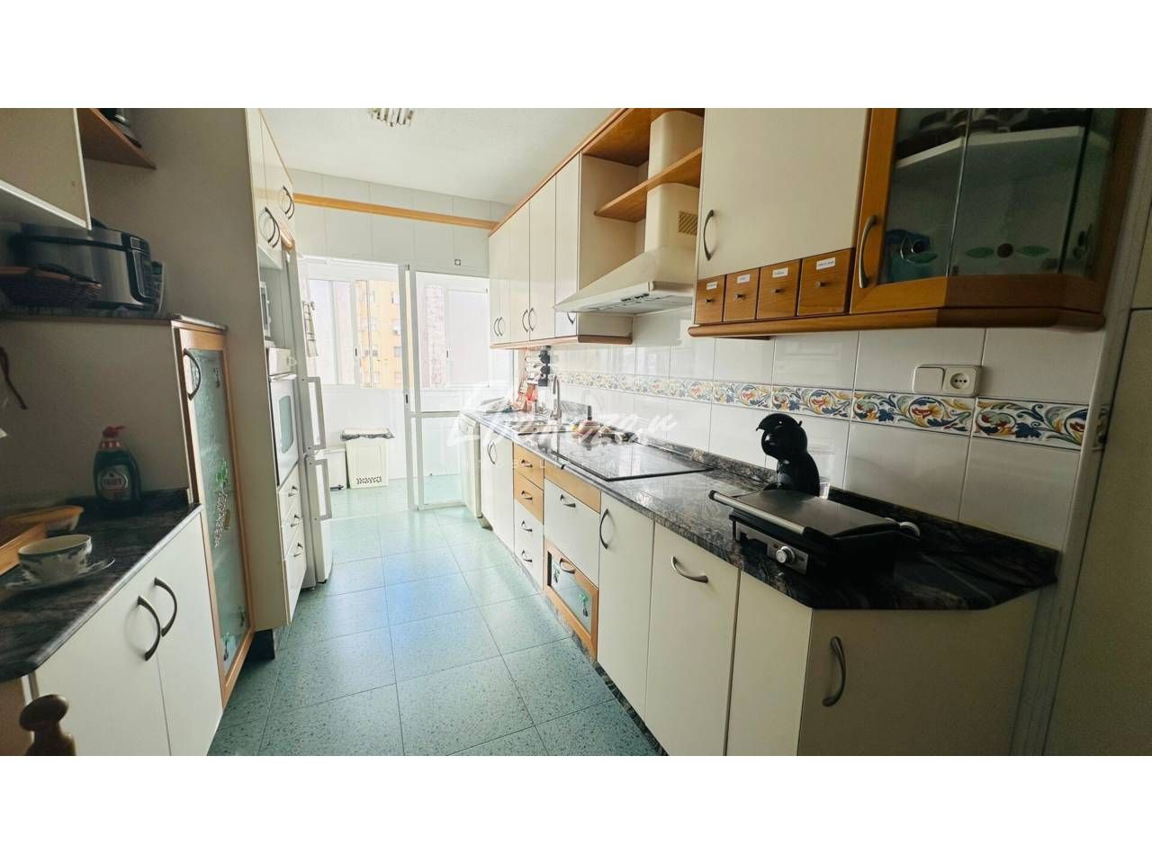 Cuina de Pis de lloguer en Cartagena amb Aire condicionat i Moblat