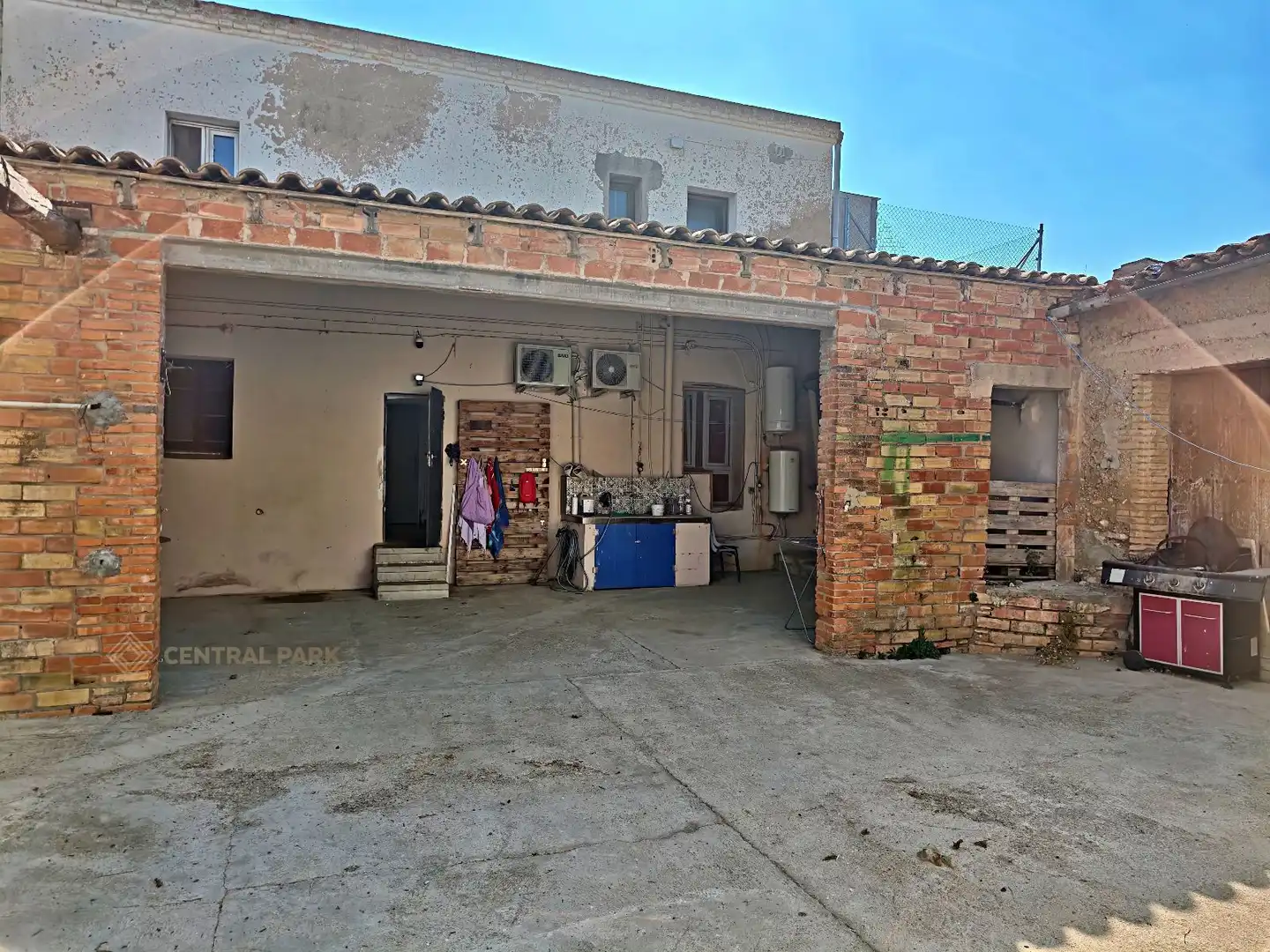 Vista exterior de Casa o xalet en venda en Pacs del Penedès amb Calefacció, Terrassa i Traster